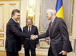 Виктор янукович: «мы верны делу построения сильной и независимой украины в составе процветающей европы»