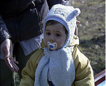 Мальчика, которого две иностранки пытались вывезти из украины под видом девочки, определили в детский дом