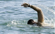 Михаил Саакашвили совершил заплыв на три с половиной километра у побережья Батуми 