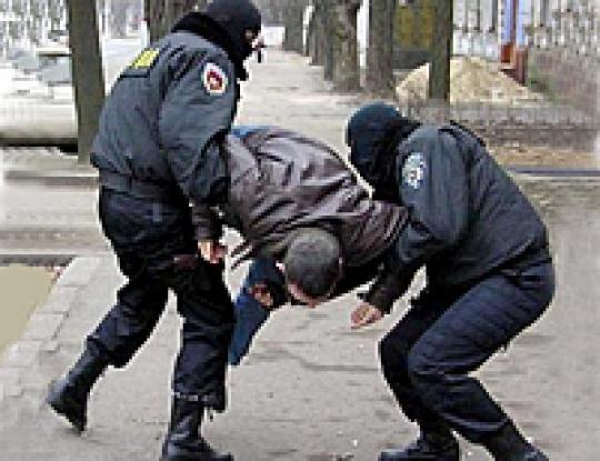 В Крыму мужчина после ссоры с девушкой взял в заложники кассира магазина