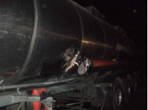 В Полтавской области легковушка столкнулась с бензовозом
