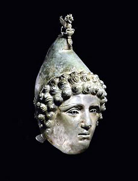 На аукционе «Кристис» за 3,6 миллиона долларов с молотка ушел древнеримский бронзовый шлем