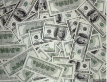 В октябре граждане Украины приобрели валюты на 1 миллиард 874 миллиона долларов больше, чем продали