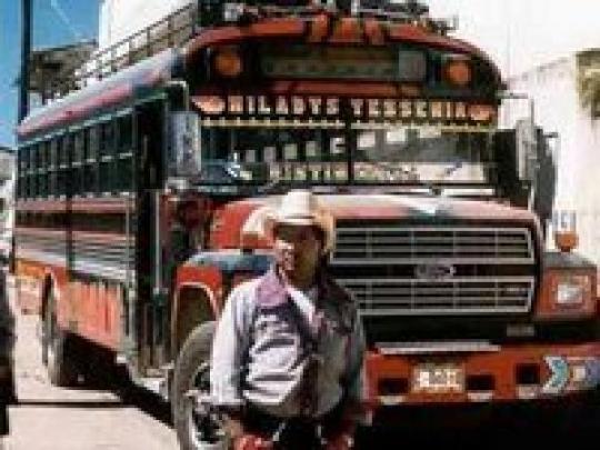 В Мексике цистерна от бензовоза раздавила рейсовый автобус 