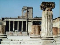 В Помпеи из-за сильных дождей обрушился «дом гладиаторов», простоявший 2000 лет
