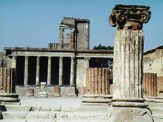 В Помпеи из-за сильных дождей обрушился «дом гладиаторов», простоявший 2000 лет