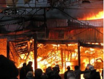 В Киеве горят ангары завода латексных изделий
