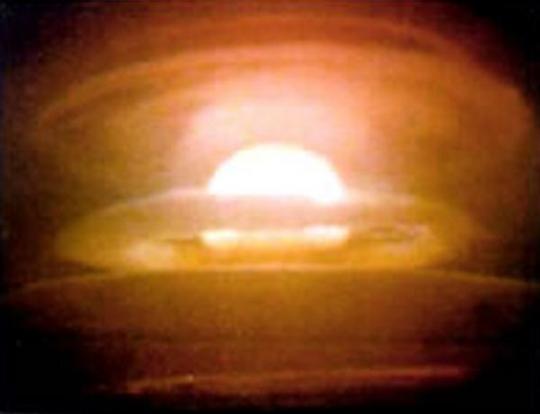 22 ноября 1955 года в Cоветском Cоюзе впервые в мире произвели взрыв термоядерной бомбы 