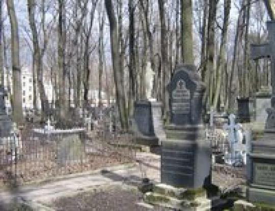 Команда Черновецкого умышленно банкротила коммунальные кладбища столицы в интересах частных фирм