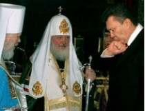 Патриарх Кирилл подарил Януковичу икону и получил в ответ картину