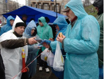 Власти не решились силой демонтировать палаточный городок на столичном Майдане