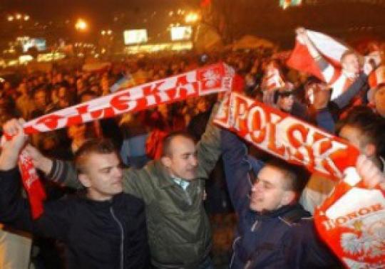 В Польше разрешат пить пиво на стадионах во время Евро-2012