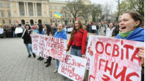 Студенты не поверили Януковичу и не отменили акции протеста