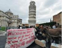 В Италии протестующие студенты захватили Колизей и Пизанскую башню (фото)