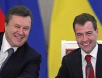 Янукович с Медведевым хотят скрестить на только экономики, но и истории Украины и России