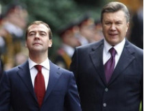 Янукович признался, что не может поделить с Медведевым Керченский пролив