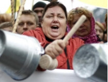 Речь представителя Тимошенко на Майдане сорвали дракой в лагере протестующих