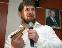 Кадыров в Киеве ел вареники, танцевал лезгинку с боксером в ринге и призывал украинских бизнесменов вкладывать деньги в чеченские лыжные курорты 