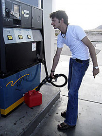 В конце апреля стоимость литра бензина а-95 может вырасти до 8 гривен 40 копеек