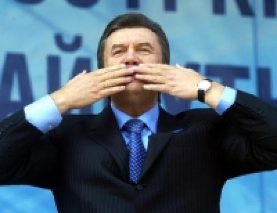Янукович с головой макнет Украину в СНГ 