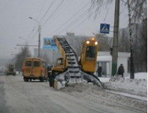 Киевских водителей просят не мешать этой ночью очистке дорог в центре города от снега: ГАИ будет особенно бдительной