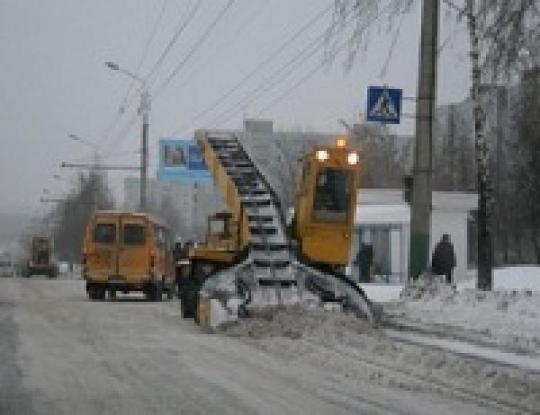 Киевских водителей просят не мешать этой ночью очистке дорог в центре города от снега: ГАИ будет особенно бдительной
