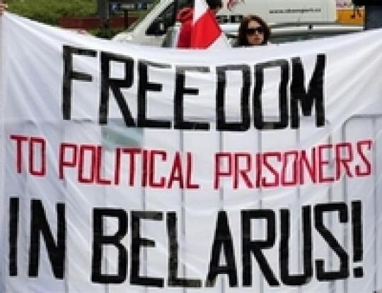 Двое бывших кандидатов на пост президента Белоруссии освобождены из-под стражи