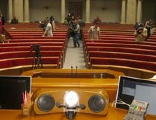 После отчета Генпрокуратуры о побоище в парламенте депутаты оппозиционеры заявили, что в зал заседаний больше не вернутся