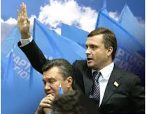 Увольнения двух вице-премьеров украинские политики объясняют укрепление группы Фирташа-Левочкина и ослаблением группы Ахметова-Клюева 