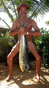 «огромный лобстер на индийском курорте гоа стоит около десяти долларов, а рыба с мой рост&nbsp;— 20 долларов»