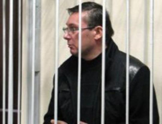 Соратники Луценко требуют завести уголовное дело на судью и привлечь прокурора, упрятавших «Юру-терминатора» в СИЗО