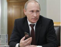 Путину подарили новый чип c телефоном и навешали о российском мобильнике, который по навигации еще круче чем Apple iPhone 4G