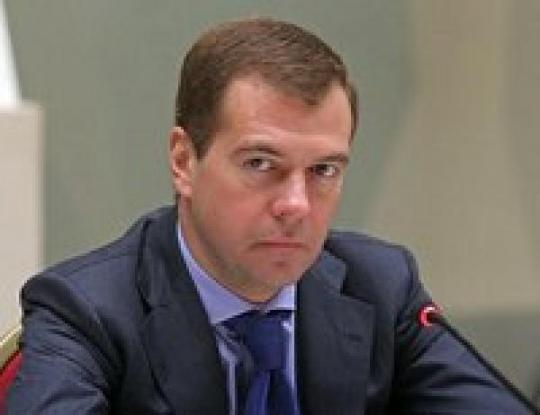 Медведев подписал закон, по которому президентом в России может быть только он