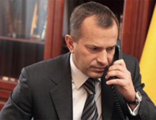 Азаров приказал Клюеву до 21 января побыть главным модернизатором Украины