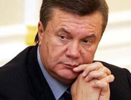 Янукович подписал закон об увеличении социальной помощи малообеспеченым семьям