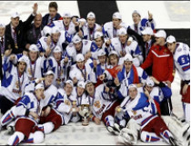 Вдрызг пьяную молодежную сборную России по хоккею, победившую в США, сняли с самолета в Буффало 