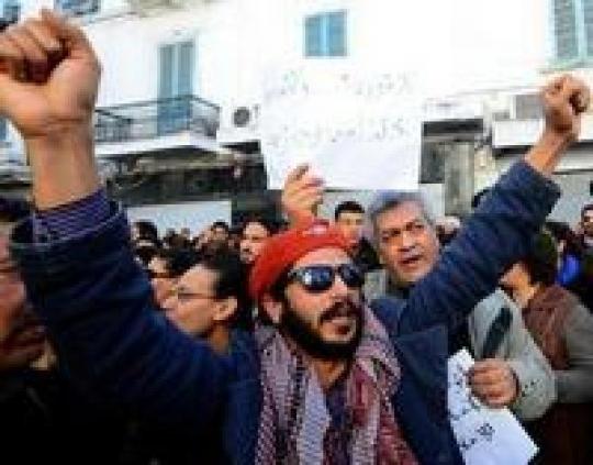 В Тунисе в ходе беспорядков убиты 14 человек
