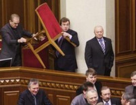 Литвин не против, чтобы депутаты и дальше били друг друга стульями по голове