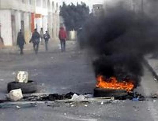 В столицу Туниса из-за массовых беспорядков ввели войска