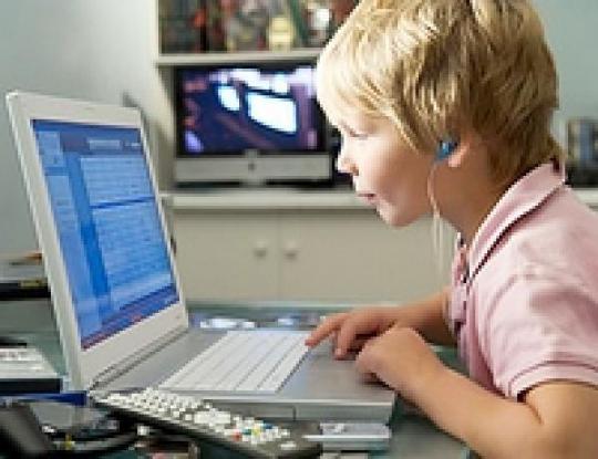 Ребенку после школы лучше подремать, чем играть за компьютером 