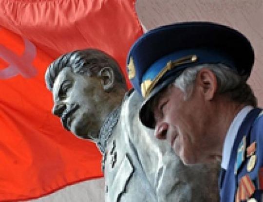 Коммунист Леонид Грач считает, что памятнику Сталину в Киеве место у Верховной Рады в Мариинском парке