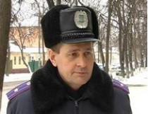 В Сумах милиционер-журналист, рискуя жизнью, вытащил самоубийцу из полыньи (фото)