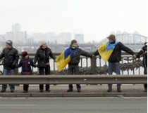 В День Соборности в Киеве развернули флаг Украины размером 45 на 30 метров 