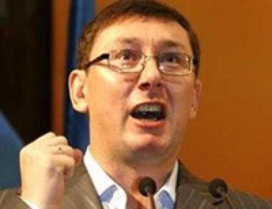 Тимошенко в ГПУ услышала, как в комнате для допросов кричал Юрий Луценко, требуя соблюдения своих прав