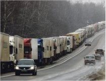 На украинско-словацкой границе образовались многокилометровые очереди российских грузовиков