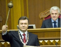 Оппозиция еще только собирается апеллировать к Конституционному суду по поводу внесений изменений в Конституцию, а Янукович уже знает, что это ни к чему не приведет