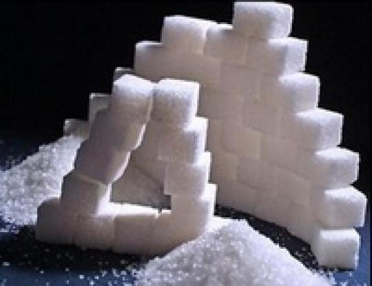 Антимонопольный комитет решил устроить украинцам сладкую жизнь: цены на сахар велено снизить