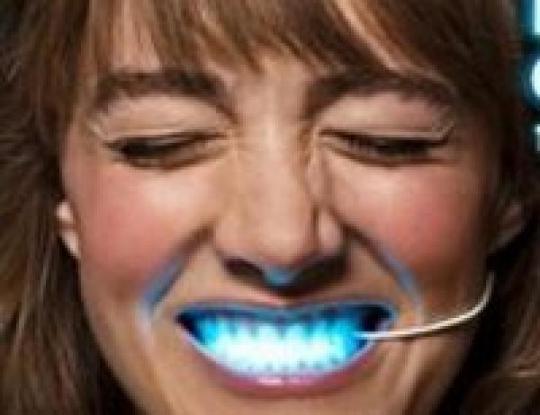 зубы с подсветкой