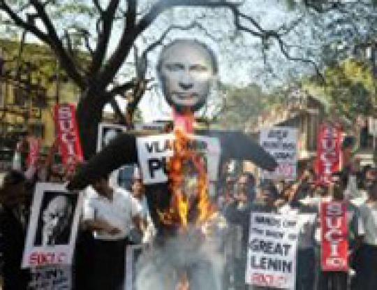 Индийские комсомольцы сожгли чучело Путина