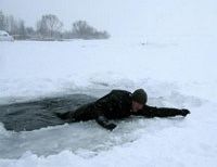 провалившийся под лед 